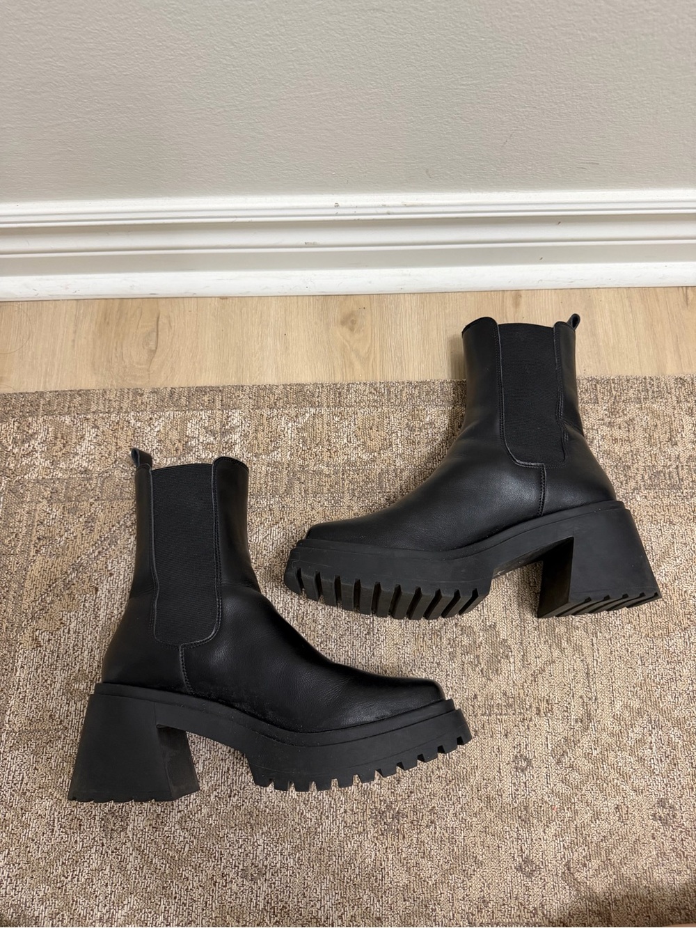 Steve Madden Parkway Black Platform Chelsea Boots Size 8.5 Women - Picture 5 of 7